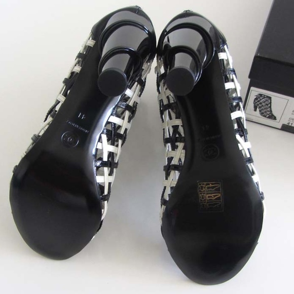 new CHANEL CC logo patent caged booties 41 / 11 US - Picture 5 of 8